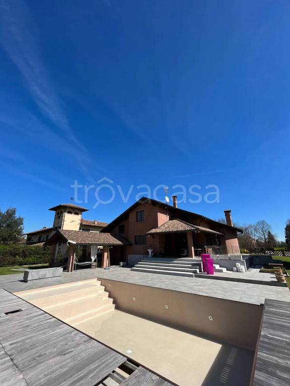 casa indipendente in vendita a Binasco