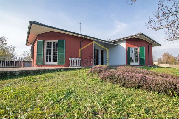 casa indipendente in vendita a Binasco