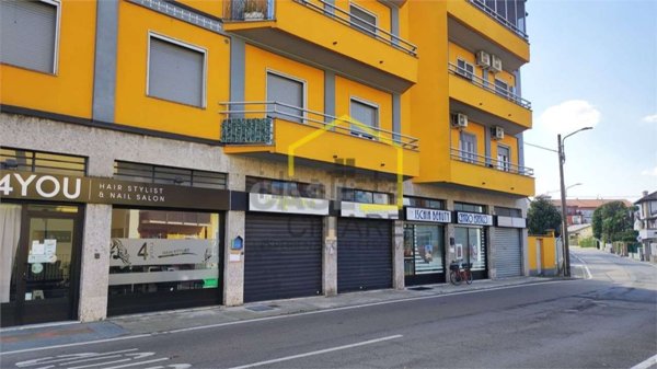 negozio in vendita a Binasco