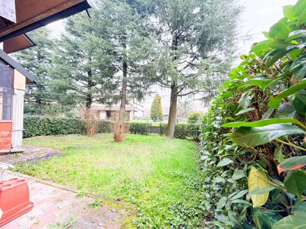 casa indipendente in vendita a Binasco