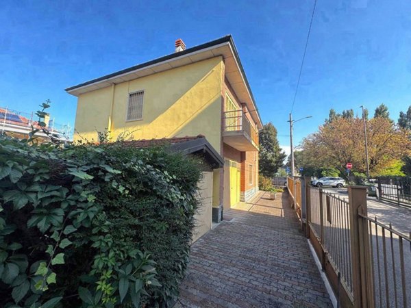 casa indipendente in vendita a Binasco