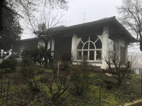 casa indipendente in vendita a Binasco