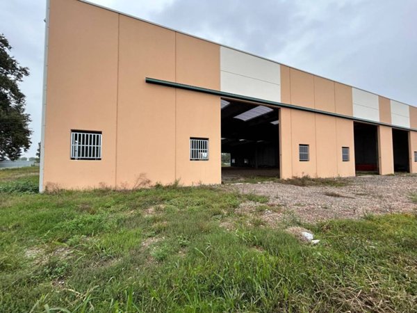 locale commerciale in vendita a Binasco