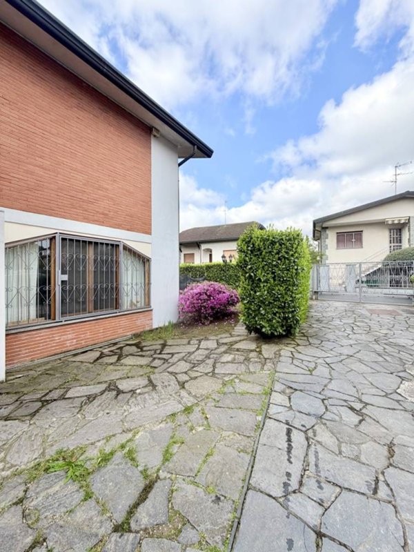 casa indipendente in vendita a Binasco