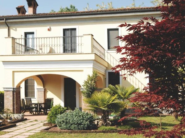 casa indipendente in vendita a Binasco