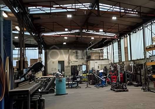 locale commerciale in vendita a Binasco