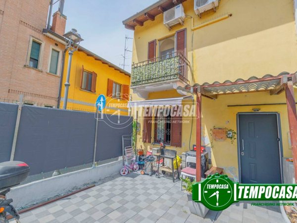 casa indipendente in vendita a Binasco