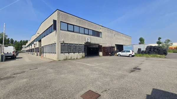 capannone in vendita a Binasco