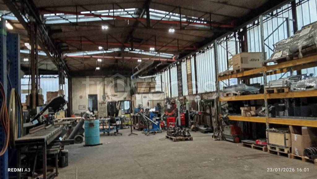 locale commerciale in vendita a Binasco