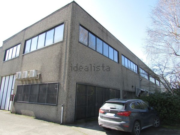 locale commerciale in vendita a Binasco