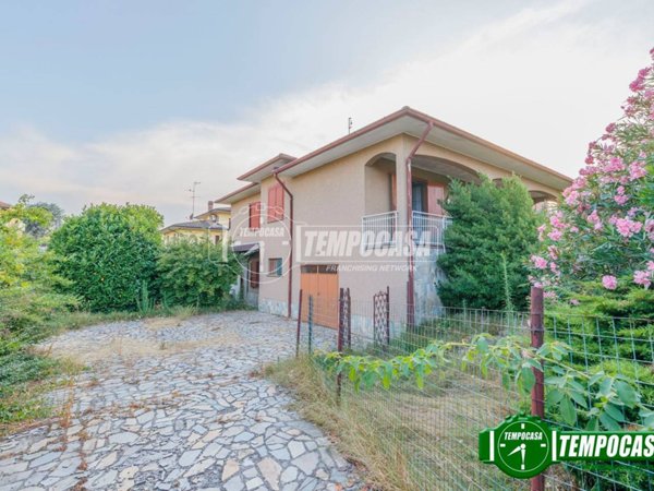 casa indipendente in vendita a Binasco