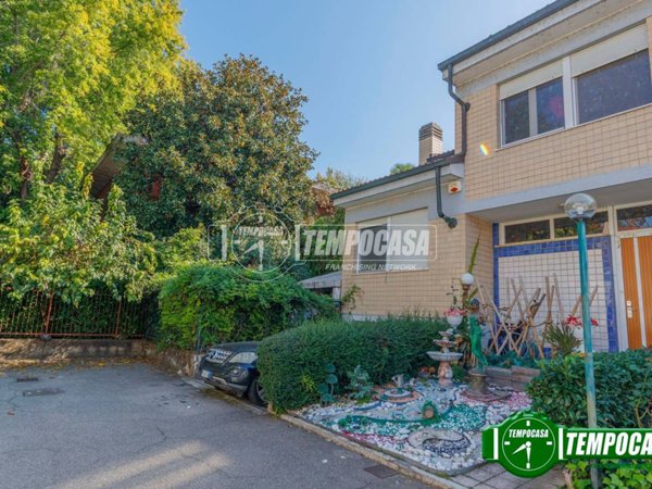 casa indipendente in vendita a Binasco