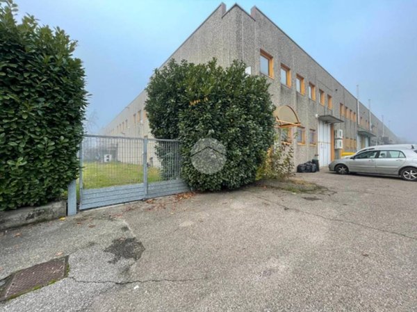 locale commerciale in vendita a Boffalora sopra Ticino