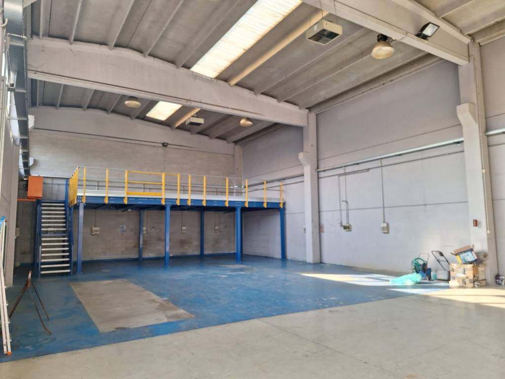 locale commerciale in vendita a Boffalora sopra Ticino