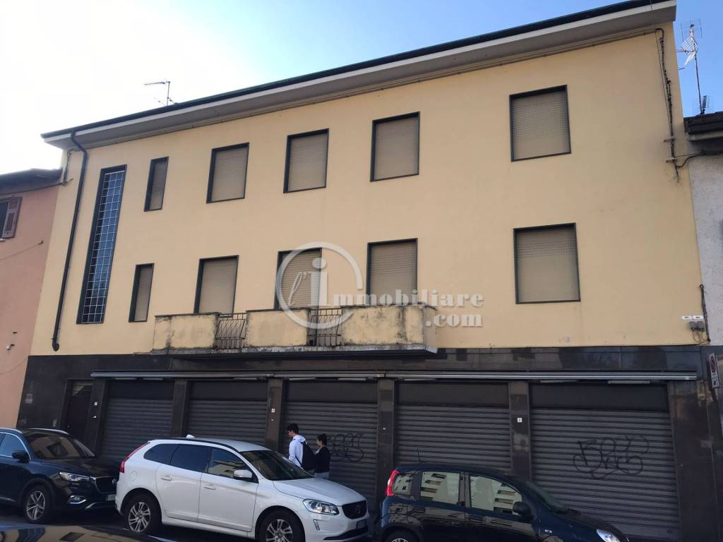 intera palazzina in vendita a Bollate