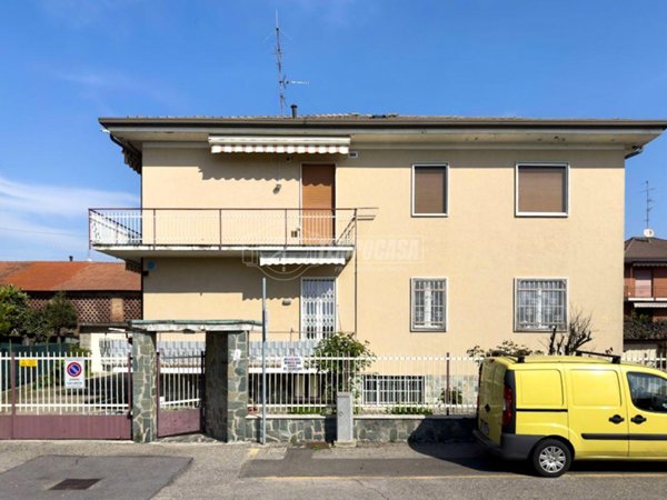 appartamento in vendita a Bollate in zona Cassina Nuova