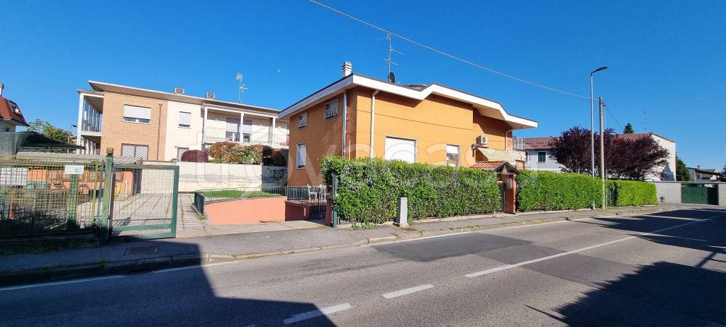 casa indipendente in vendita a Bollate in zona Cassina Nuova