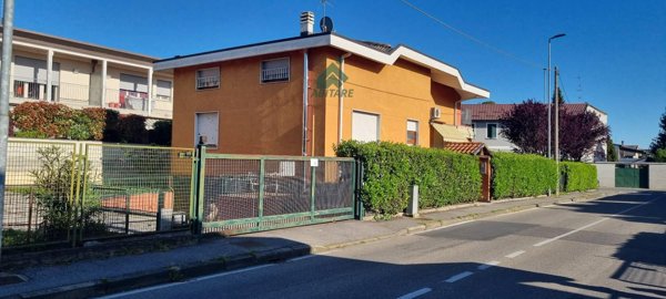 casa indipendente in vendita a Bollate in zona Cassina Nuova