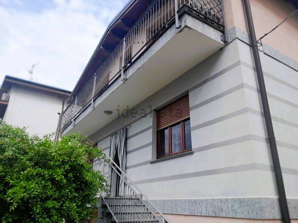 casa indipendente in vendita a Bollate in zona Cassina Nuova