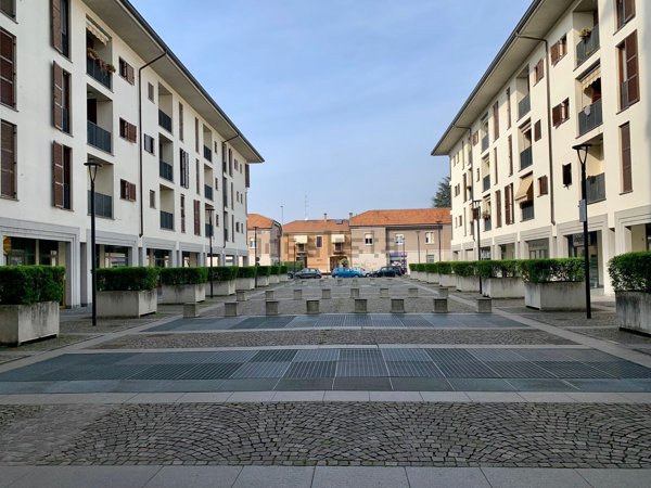 negozio in vendita a Bollate