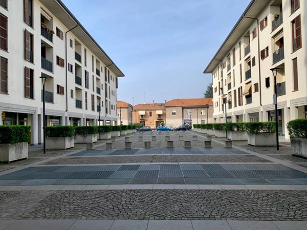 negozio in vendita a Bollate