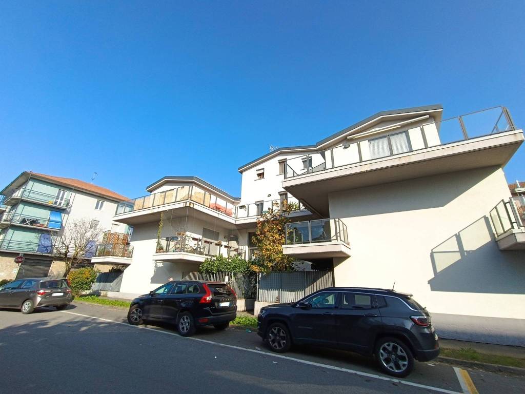 appartamento in vendita a Bollate in zona Cassina Nuova