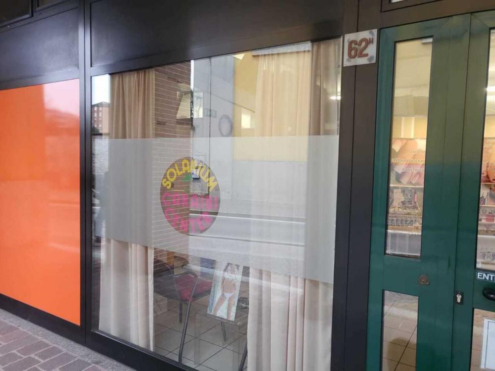 negozio in vendita a Bollate