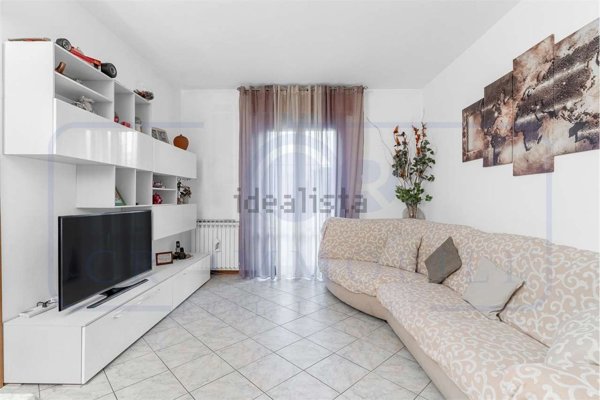appartamento in vendita a Bollate in zona Cassina Nuova