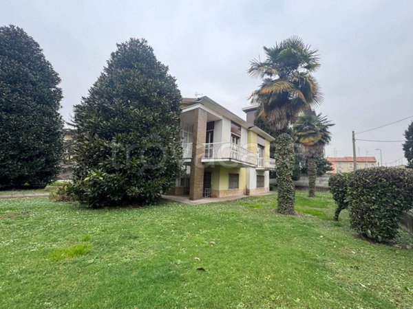 casa indipendente in vendita a Bollate in zona Cassina Nuova