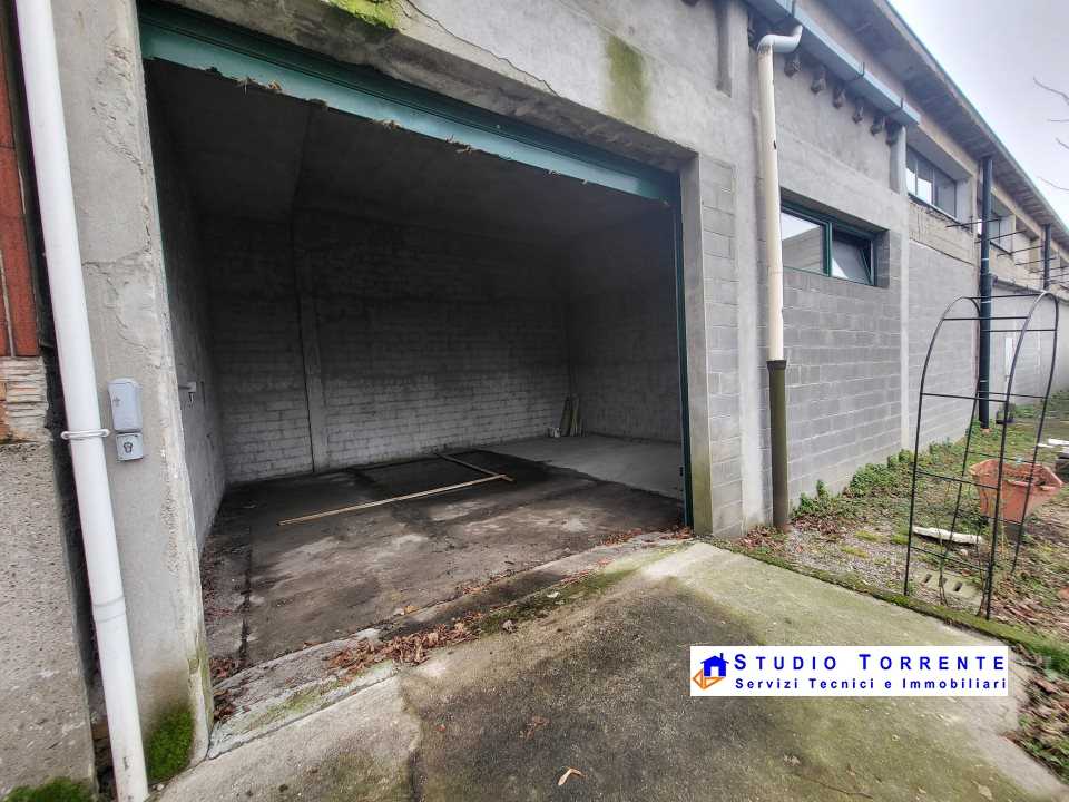 locale di sgombero in vendita a Bollate
