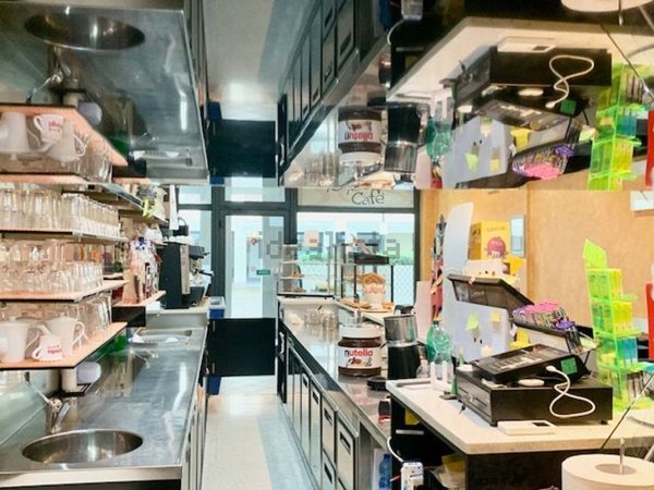 negozio in vendita a Bollate