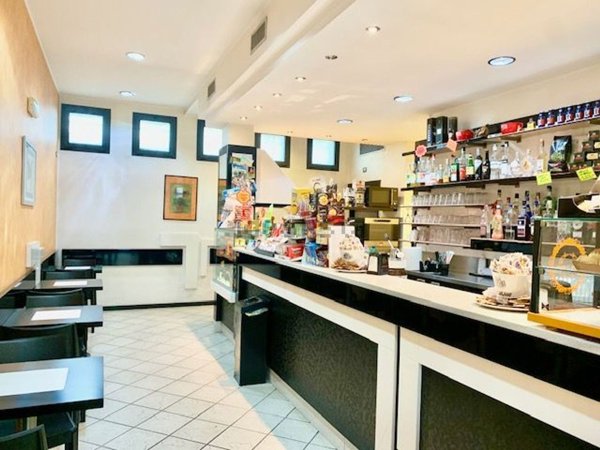 negozio in vendita a Bollate