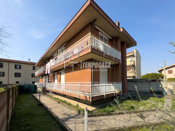 appartamento in vendita a Bollate in zona Cassina Nuova