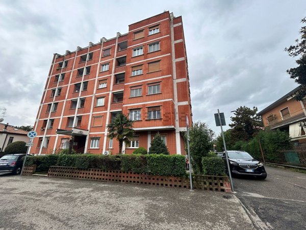 locale commerciale in vendita a Bollate