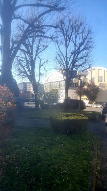 locale commerciale in vendita a Bollate