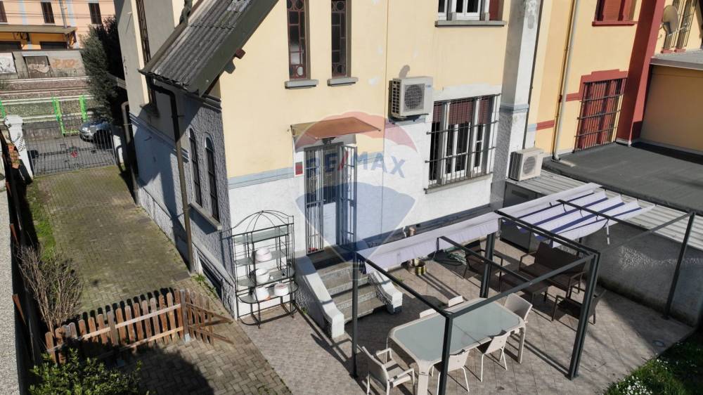 casa indipendente in vendita a Bollate