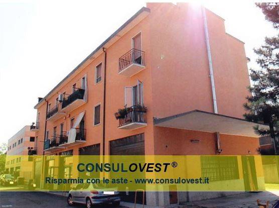 negozio in vendita a Bollate in zona Ospiate