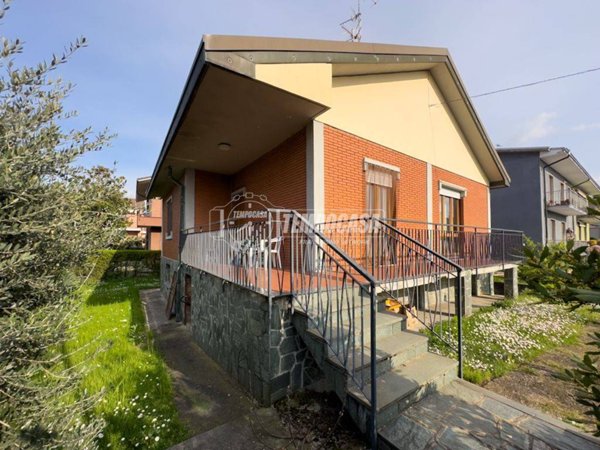 casa indipendente in vendita a Bollate in zona Cassina Nuova
