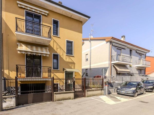 casa indipendente in vendita a Bollate in zona Cassina Nuova