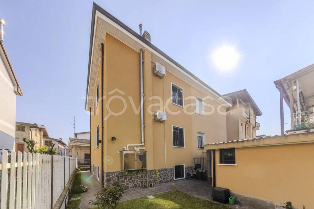 casa indipendente in vendita a Bollate in zona Cassina Nuova