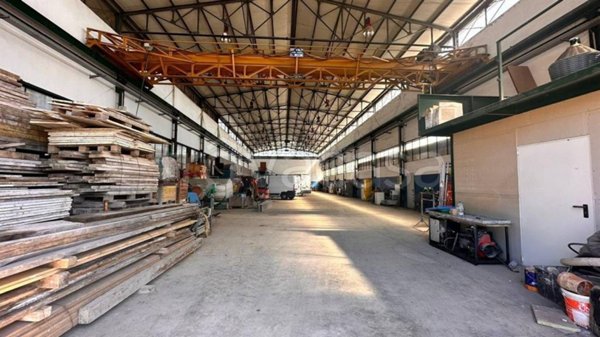 locale commerciale in vendita a Bollate