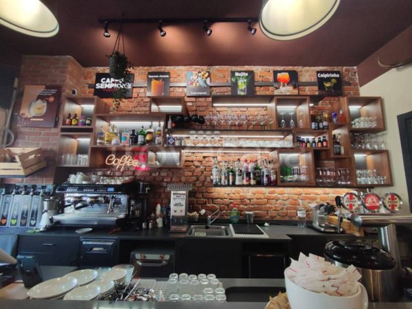 negozio in vendita a Bollate in zona Cassina Nuova