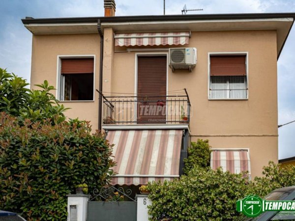 casa indipendente in vendita a Bollate