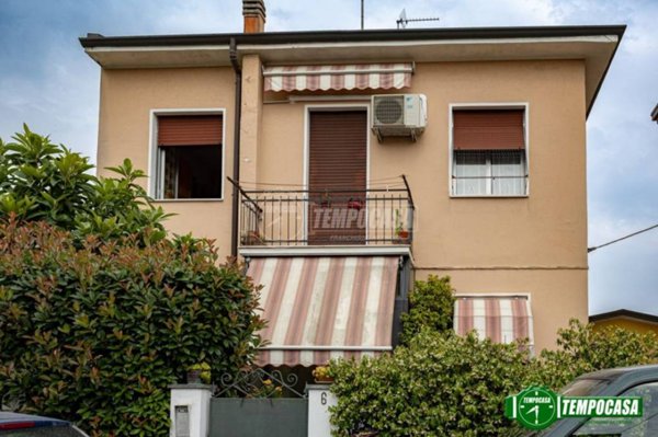 casa indipendente in vendita a Bollate