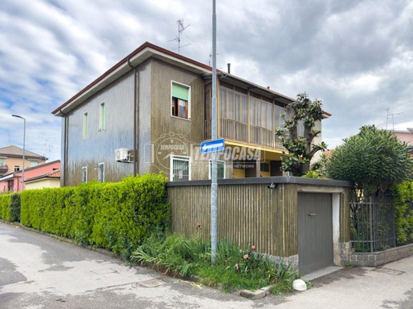 appartamento in vendita a Bollate in zona Cassina Nuova