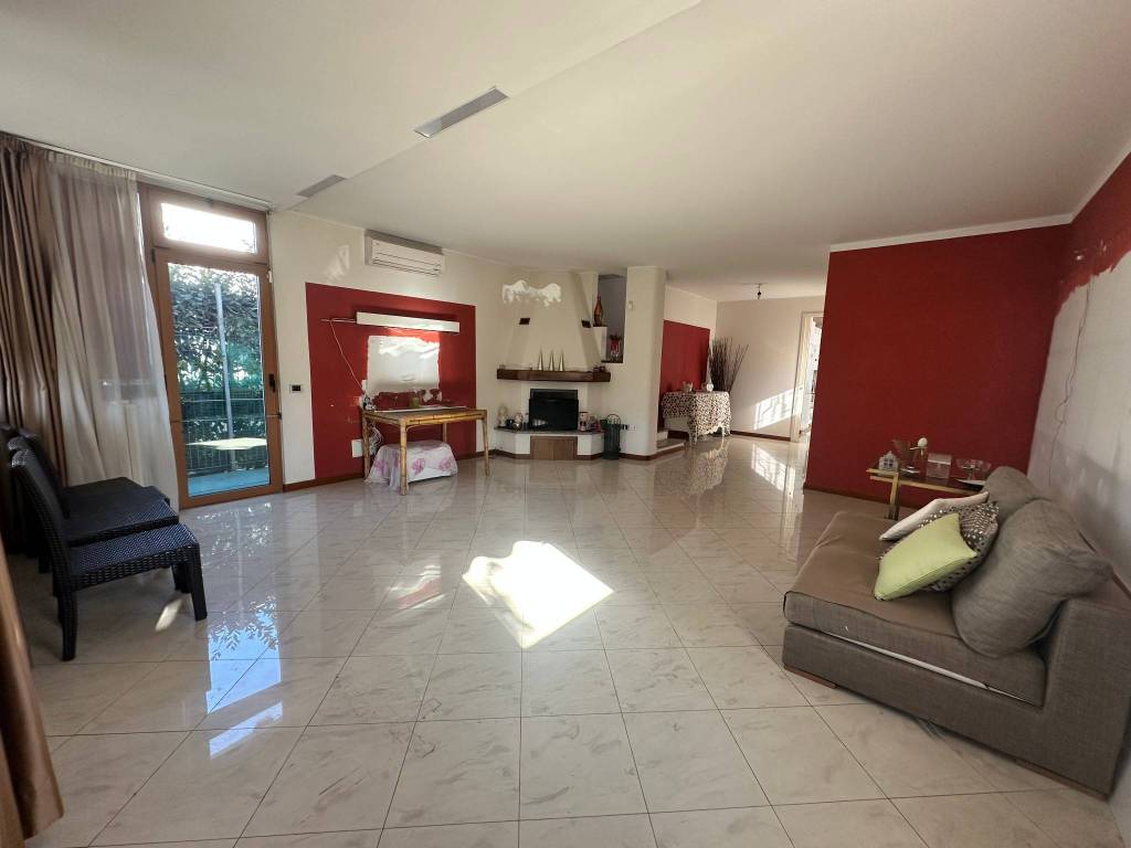 casa indipendente in vendita a Bollate
