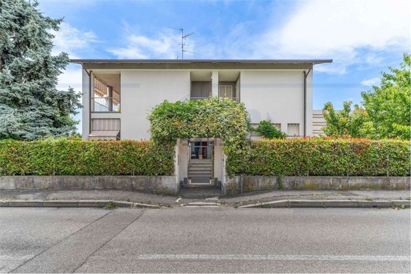 casa indipendente in vendita a Bollate
