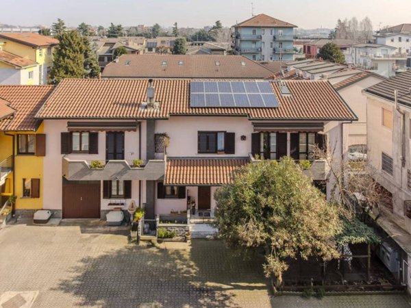 casa indipendente in vendita a Bollate in zona Cassina Nuova