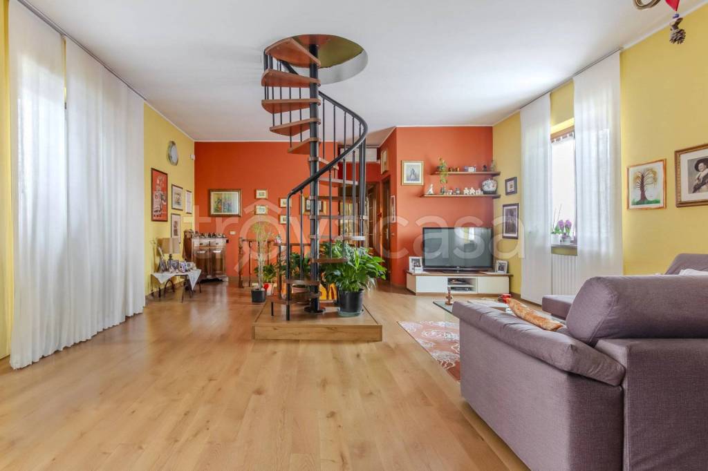 casa indipendente in vendita a Bollate