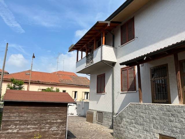 casa indipendente in vendita a Bollate in zona Cassina Nuova